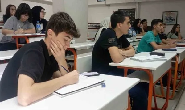 Okullar 1 Nisan Pazartesi Tatil Edildi