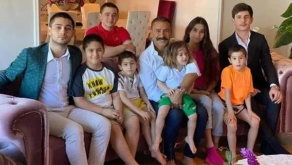 İzzet Yıldızhan’dan olay sözler: Kızlarımın eş seçme şansı yok
