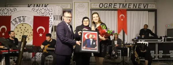 Kınık Belediye Başkan Adayı Sami Mollaahmet, Kadınlar Günü’nde Kınıklı Kadınları Eğlenceyle Buluşturdu!
