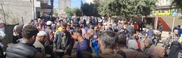 Gazze’de İsrail’in Açlık ve Susuzluk Saldırısı: Yüzlerce Çocuk Yardım Bekliyor