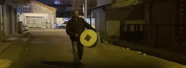 İzmir’de Ramazan Sahurunu Davul Sesleriyle Karşıladılar