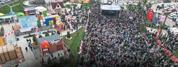 Menemen Belediyesi Ulukent’te Türkiye’nin En Büyük Tematik Çocuk Oyun Köyünü Açtı!