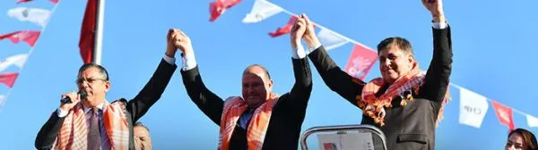 CHP’li Özgür Özel ve Cemil Tugay Menderes’te Vatandaşlarla Buluştu: “Türkiye Özgür’le Özgürleşecek”