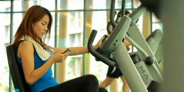 Spor Yaparken Cep Telefonu Kullanımı: Egzersiz Verimini Düşürüyor!