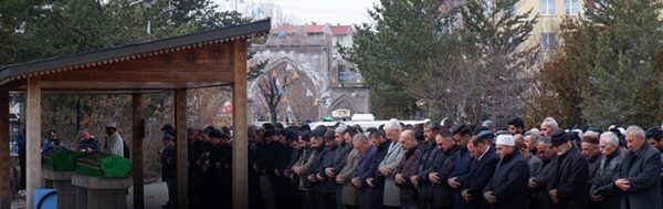 Erzurum’da Psikolojik Tedavi Gören Coğrafya Öğretmeni, Kızını Bıçaklayarak Öldürdü!