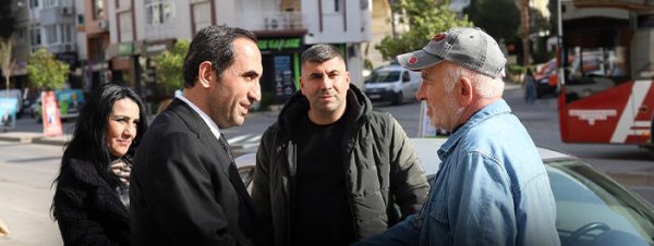 AK Parti Narlıdere Belediye Başkan Adayı Murat Sarman, Narlıdere Sokaklarında Vatandaşları Ziyaret Ediyor