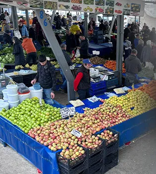 Bayraklı Pazaryeri’nde Denetimsizlik İsyanı