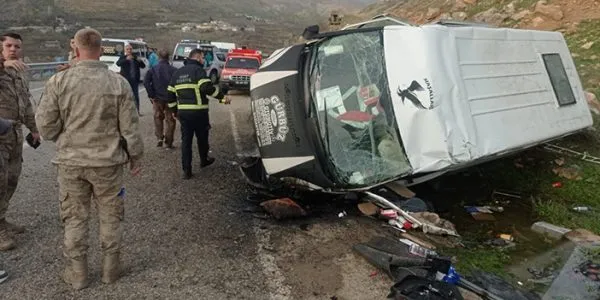 Siirt’te Öğrenci Minibüsü Kazası: 1 Ölü, 7 Yaralı