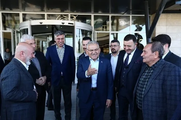 Başkan Büyükkılıç’tan iş insanlarına “istikrar” vurgusu