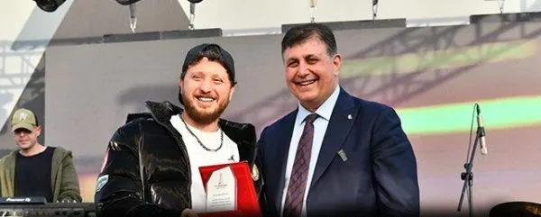 CHP İzmir Adayı Gençler İçin Stüdyo Açtı