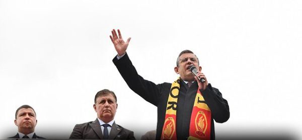 Özgür Özel ve Cemil Tugay Tire’de Miting Yaptı: 31 Mart’ta Tire İttifakı Kurulacak!