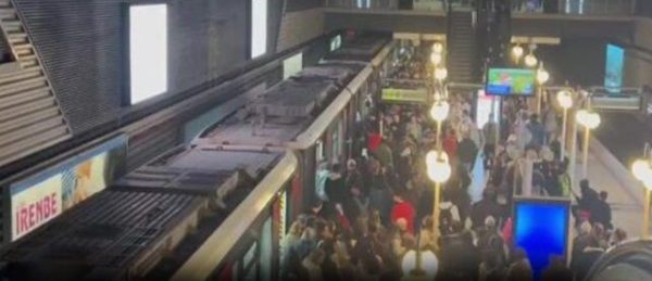 Izmir Metro: Vatandaşlar isyan etti, makiniste saldırı!