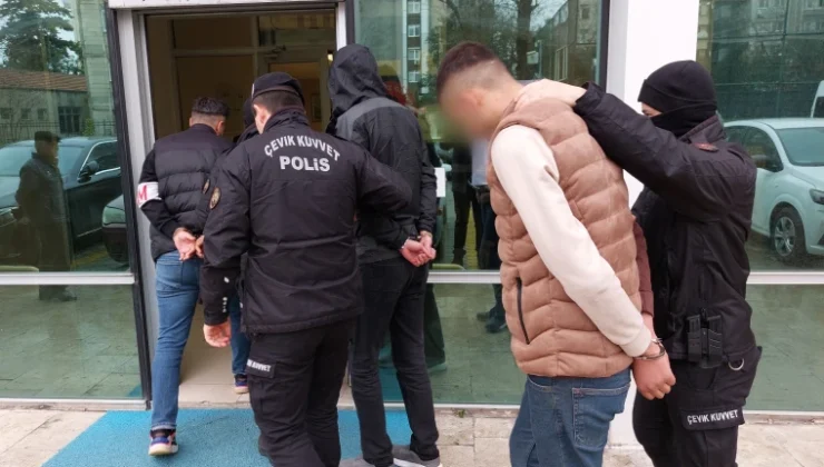 Otel odasında uyuşturucuyla yakalandılar