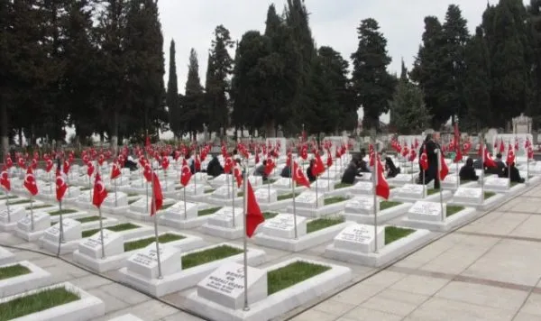 Trabzon Gazi Anadolu Lisesi Öğrencilerinden Anlamlı Şehitlik Projesi!