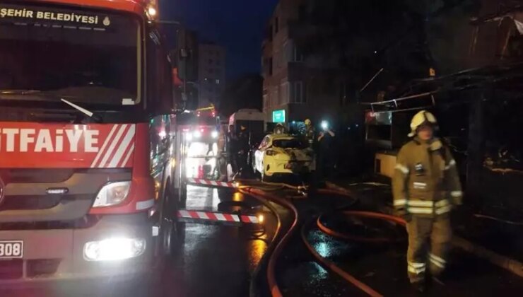 Sokakta Çıkan Yangın Kısa Sürede Söndürüldü