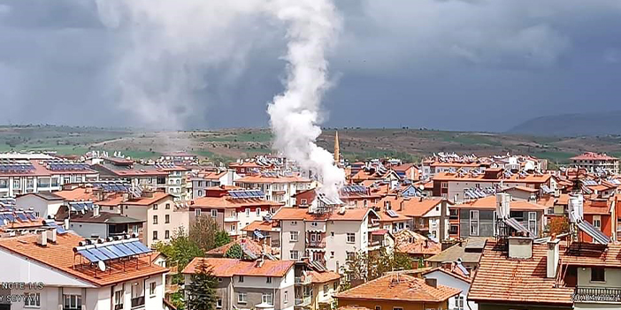 Beyşehir’de Yıldırımın Vurduğu Apartmanda Yangın Çıktı