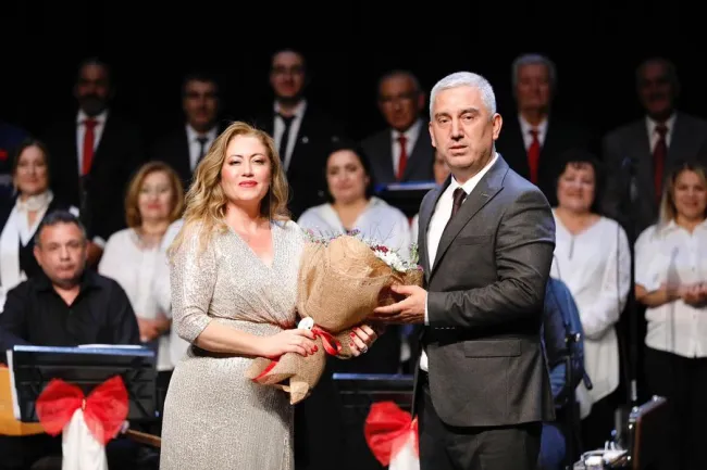 YAŞAM BOYU EĞİTİM MERKEZİ’MİZİN TÜRK HALK MÜZİĞİ KOROSU, ‘HOŞ GELDİN ATAM’ KONSERİYLE MUHTEŞEM BİR AKŞAM YAŞATTI.