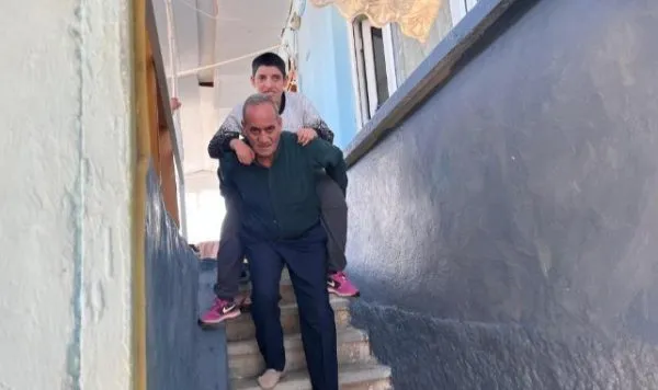 73 Yaşındaki Baba Efsane Fedakarlık!