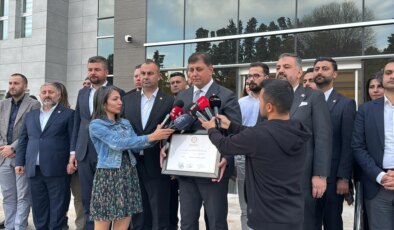 Cemil Tugay İzmir Büyükşehir Belediye Başkanlığı Mazbatasını Aldı
