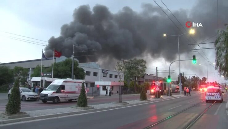 İzmir’de fabrika yangını kontrol altında