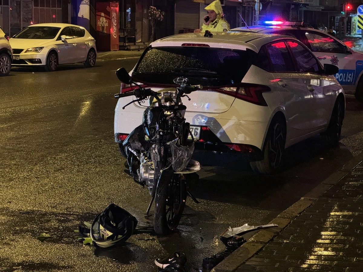 İzmir’de Motosiklet Kazası: Sürücü Ağır Yaralı!