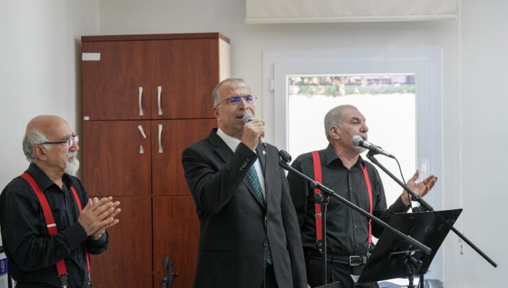 Çınarlar saz çaldı, Başkan Işık türkü söyledi