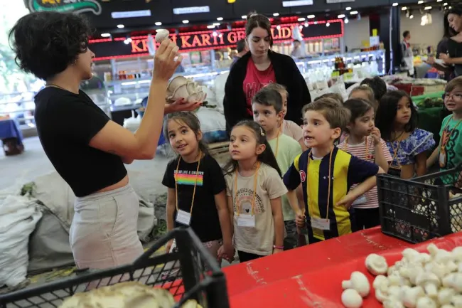 Bayraklı’da çocuklar yerinde öğreniyor