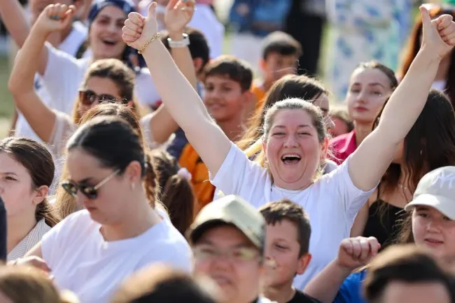 Buca’da rengarenk bayram kutlaması