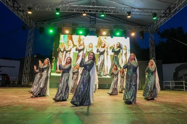 Gaziemir’de halk dansları şöleni