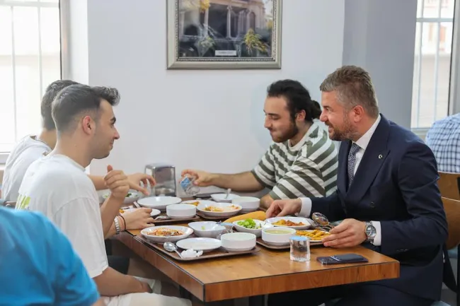 Buca Belediyesi’nden ‘askıda yemek’ projesi