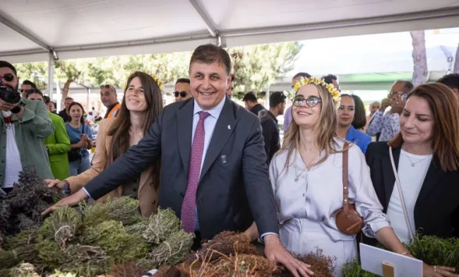 Başkan Tugay, Alaçatı Ot Festivali’nin açılışını yaptı