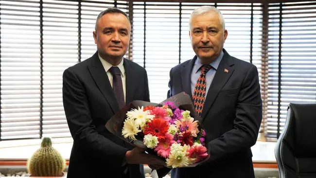 KAYMAKAM SARI’DAN BAŞKAN TÜRKMEN’E TEBRİK ZİYARETİ