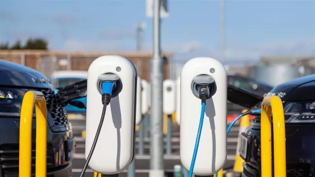NARLIDERE’YE ELEKTRİKLİ ARAÇ ŞARJ İSTASYONLARI KURULACAK