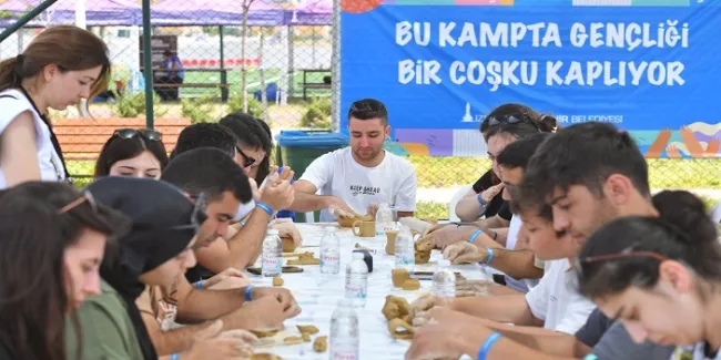 İzmir’de Gençlik Festivali Coşkusu