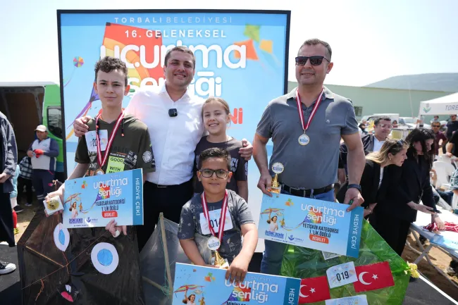 16. Geleneksel Uçurtma Şenliğimizde Gökyüzü Rengarenk Oldu