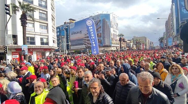 İzmir’de Belediye Krizi: İşçiler Eylemde!