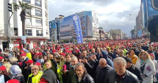 İzmir’de Belediye Krizi: İşçiler Eylemde!