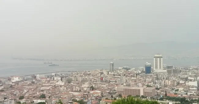 İzmir’de Toz Taşınımlı Hava Etkisi: Puslu Manzara