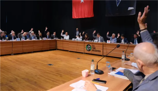 TİRE BELEDİYESİ’NDE YENİ DÖNEMİN İLK MECLİS TOPLANTISI YAPILDI