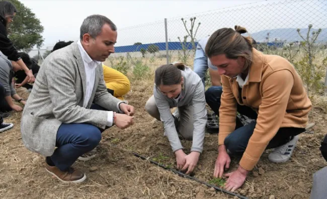 Ziraat Mühendisleri Köylülere Uzmanlık Aktarıyor!