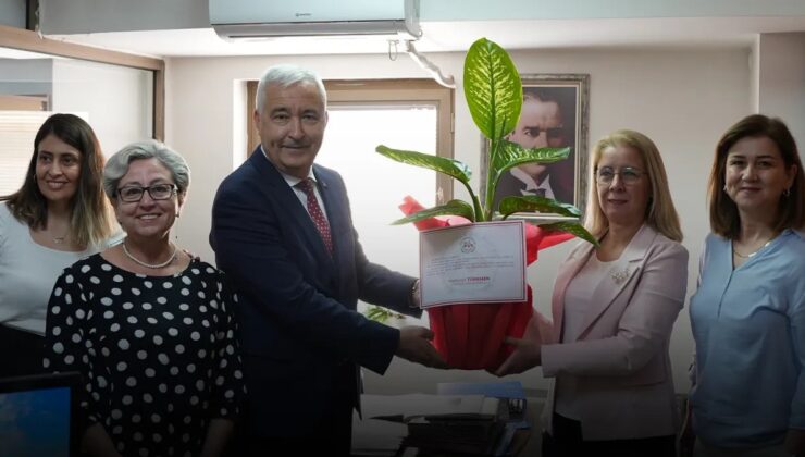 Başkan Türkmen’den çiçek jesti