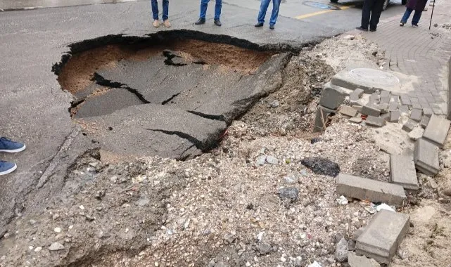 Başkent’te Sağanak Yolları Çökertti