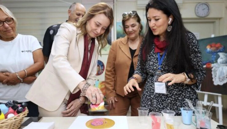Başkan Mutlu Kursiyerlerin El Emeği Eserlerini İnceledi