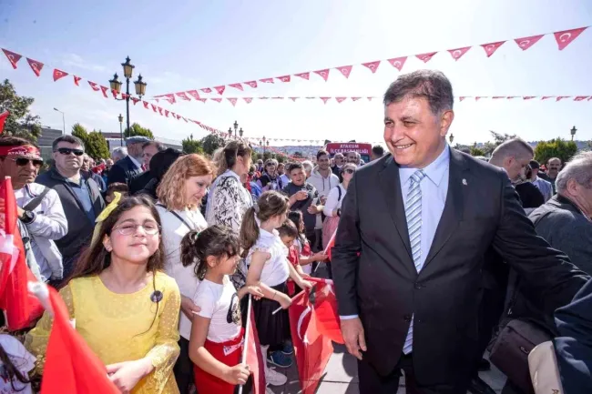 İzmir Büyükşehir Belediye Başkanı Samsun’da 19 Mayıs Coşkusuna Katıldı