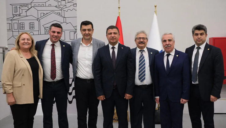 Büyükşehir meclisinde önemli komisyonlara seçildiler