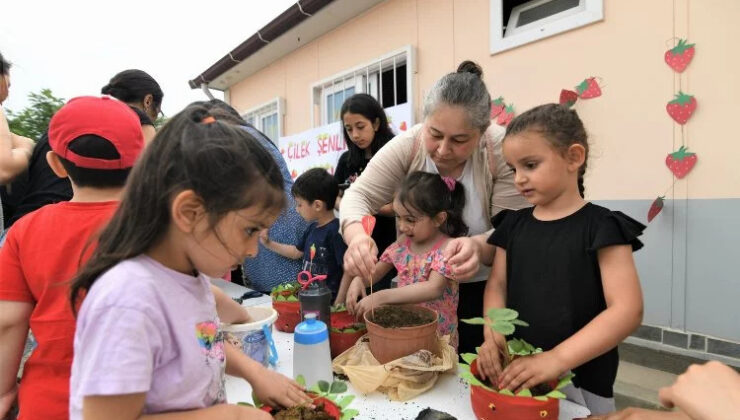 Bornova’da Çilek Şenliği: Minikler Eğlenceli Bir Gün Geçirdi!