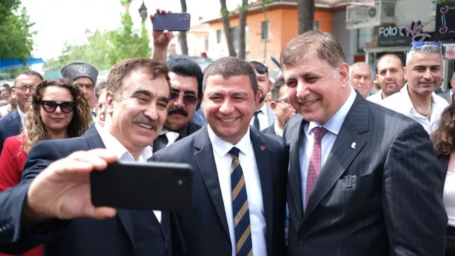 Başkan Okuroğlu, Çiçek Festivali için Bayındır’daydı