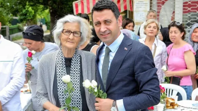 Bayraklı Belediye Başkanı Anneler Günü Pikniklerinde!