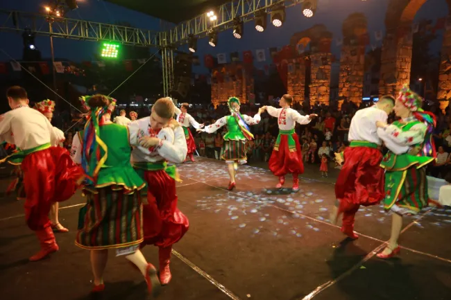 Uluslararası Halk Oyunları Şenliği Efes Selçuk’ta Renkli Geçti