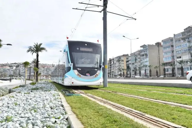 İzmir’de Anne Kartıyla Toplu Taşıma Ücretsiz!